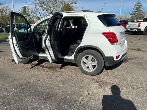 Used 2017 Chevrolet Trax LT w/ LT Convenience Package FWD image 29