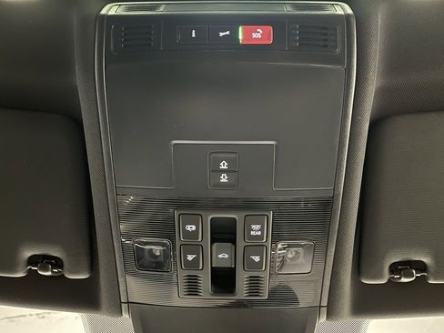 Used 2024 Volkswagen Tiguan SEL R-Line image 9