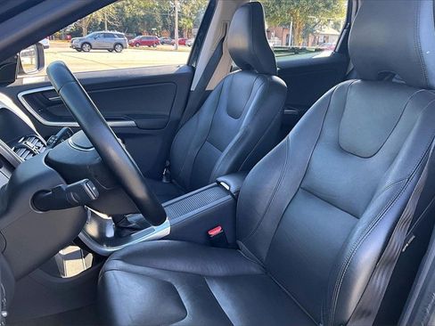 Used 2016 Volvo XC60 T5 Premier w/ Protection Package image 18