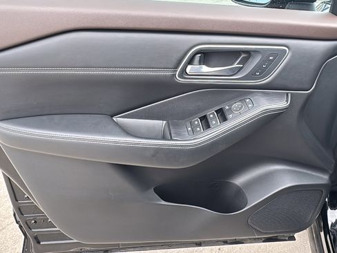 Used 2022 Nissan Rogue Platinum w/ Head-Up Display Package image 12