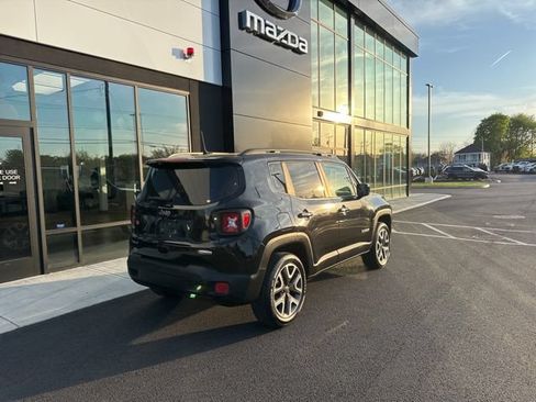 Used 2018 Jeep Renegade Latitude w/ Cold Weather Group AWD/4WD image 3
