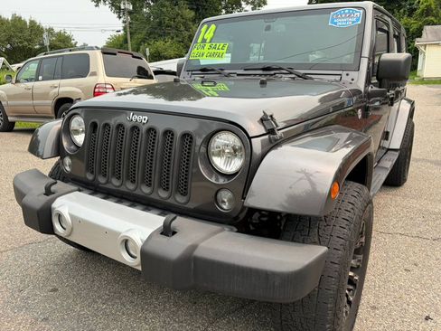 Used 2014 Jeep Wrangler Unlimited Sahara AWD/4WD image 2