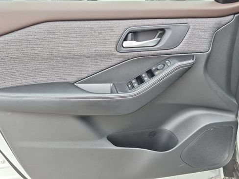 Used 2023 Nissan Rogue SV AWD/4WD image 9