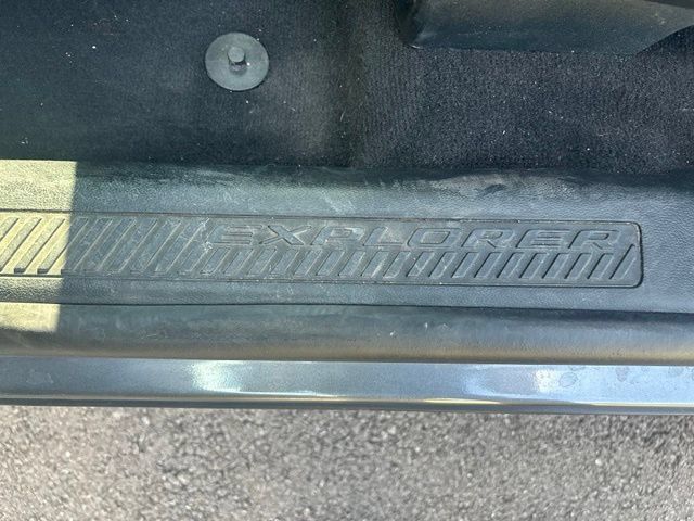Used 2023 Ford Explorer XLT AWD/4WD image 20