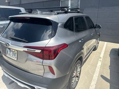 Used 2021 Kia Seltos SX w/ SX Sunroof Package AWD/4WD image 4