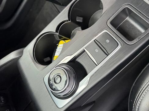 Certified 2025 Ford Escape SE FWD image 24