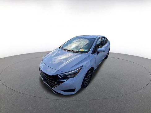 Used 2025 Nissan Versa SV image 3