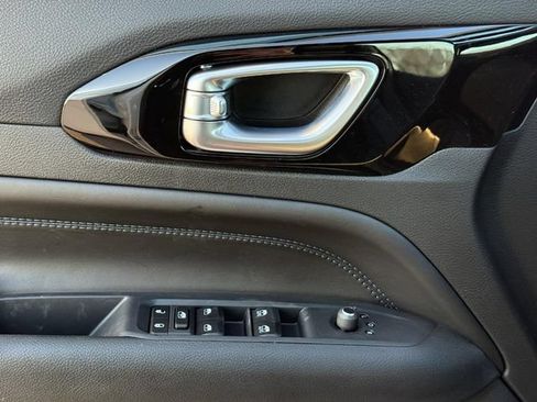 New 2026 Jeep Compass Latitude AWD/4WD image 18