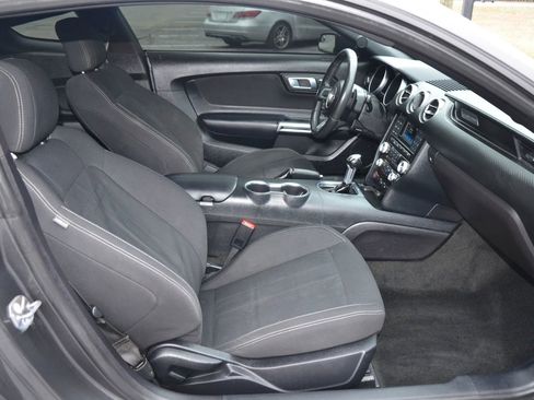Used 2018 Ford Mustang Coupe image 29