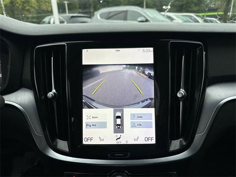 Used 2019 Volvo S60 T6 Momentum w/ Premium Package image 17