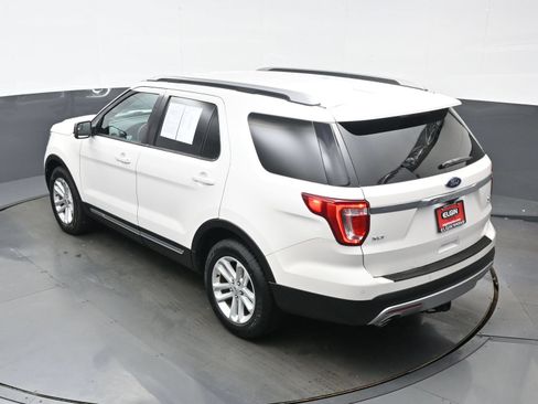 Used 2017 Ford Explorer XLT w/ Equipment Group 202A FWD image 40