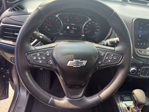 Certified 2022 Chevrolet Equinox RS w/ Infotainment Package AWD/4WD image 16