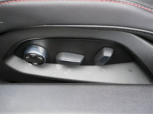 Used 2023 Chevrolet Corvette Stingray Premium Conv w/ Z51 Performance Package image 18