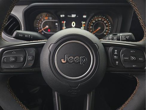 Used 2024 Jeep Wrangler Sport S image 19