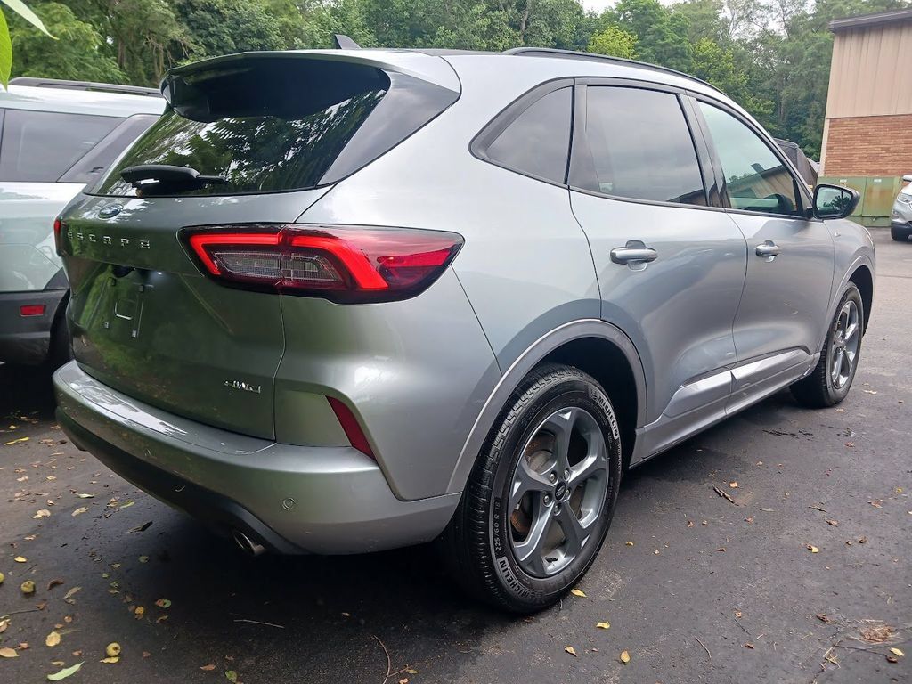 Used 2024 Ford Escape ST-Line w/ Tech Pack #1 AWD/4WD image 7