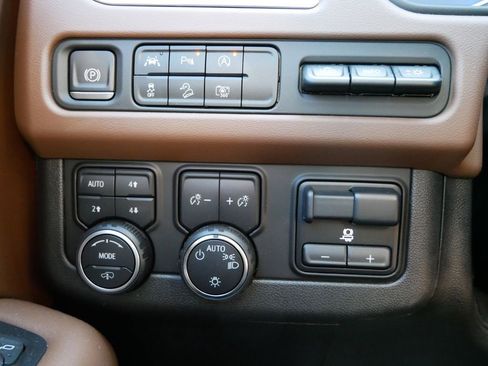 Used 2023 Chevrolet Tahoe High Country AWD/4WD image 29