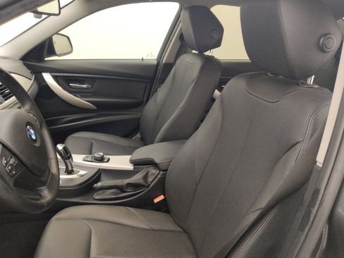 Used 2018 BMW 320i Sedan RWD image 17