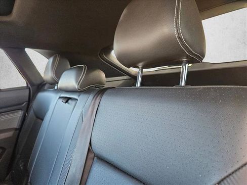 Used 2021 Volkswagen Atlas Cross Sport SE w/ Panoramic Sunroof Package image 22