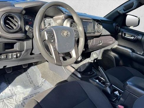 Used 2017 Toyota Tacoma TRD Sport w/ Tow Package AWD/4WD image 11