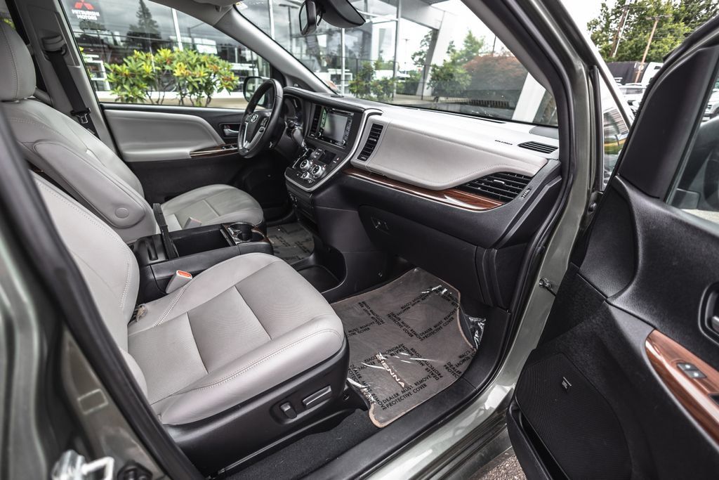 Used 2020 Toyota Sienna Limited AWD/4WD image 26