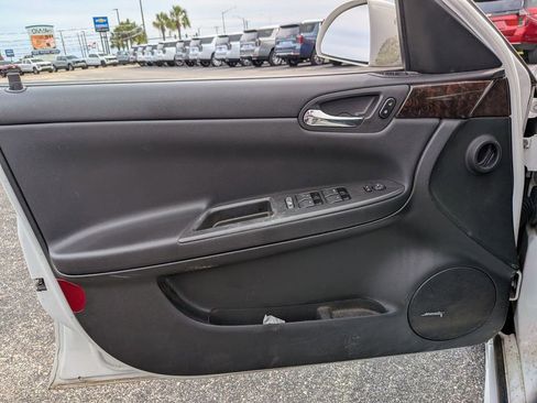 Used 2014 Chevrolet Impala LTZ FWD image 25