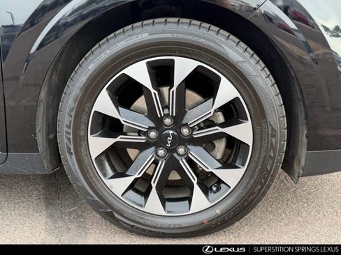 Used 2022 Kia Carnival EX FWD image 10