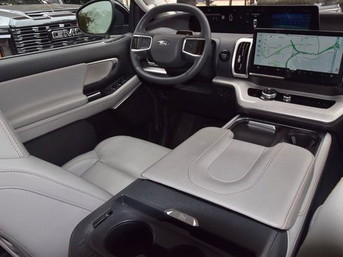 Certified 2025 Ford Expedition Active image 16