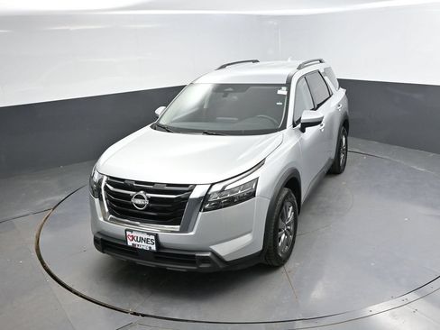 Used 2024 Nissan Pathfinder SV FWD image 26