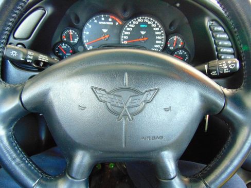 Used 2001 Chevrolet Corvette Coupe w/ Preferred Equipment Group1 RWD image 12
