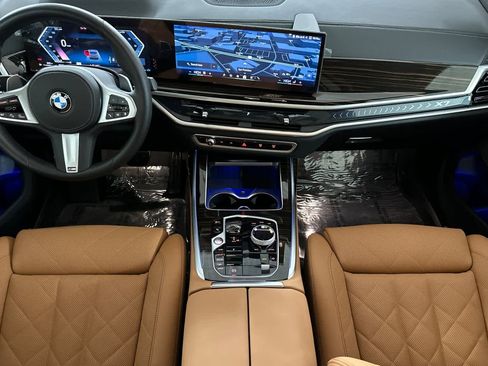 Used 2026 BMW X7 xDrive40i w/ M Sport Package image 3