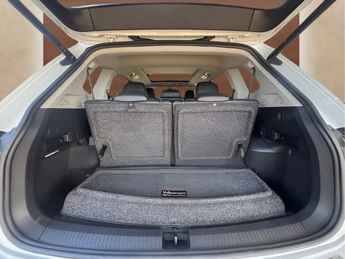 Used 2022 Volkswagen Tiguan SE w/ Panoramic Sunroof Package FWD image 40