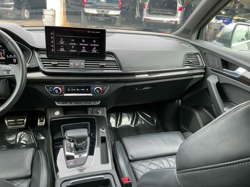 Used 2022 Audi SQ5 Premium Plus w/ Premium Plus Package image 16