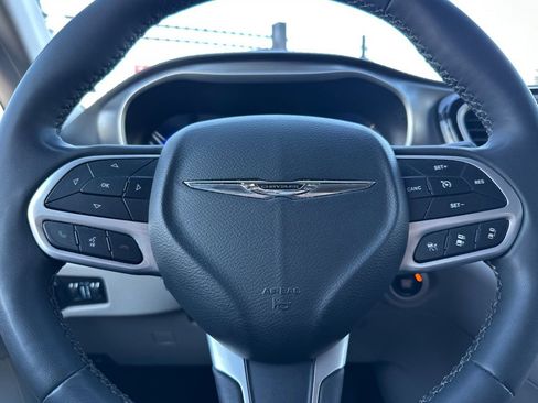 Used 2022 Chrysler Pacifica Touring-L image 34