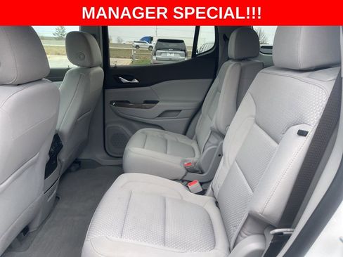 Used 2023 GMC Acadia SLE w/ Driver Convenience Package FWD image 17