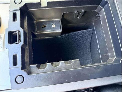 Used 2017 Ford Expedition XLT image 32