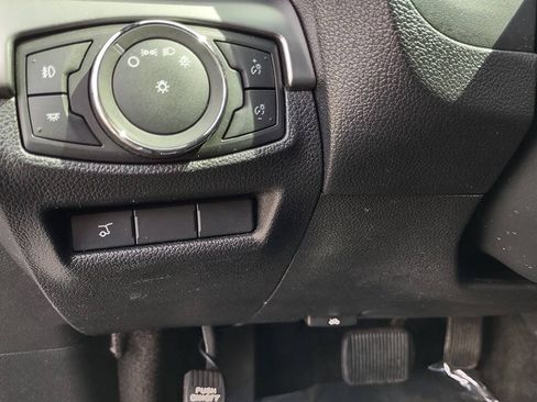 Used 2018 Ford Explorer XLT w/ Equipment Group 201A AWD/4WD image 16