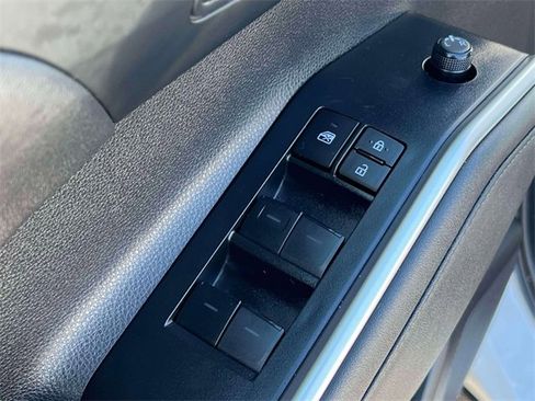 Certified 2024 Toyota Highlander XLE image 24