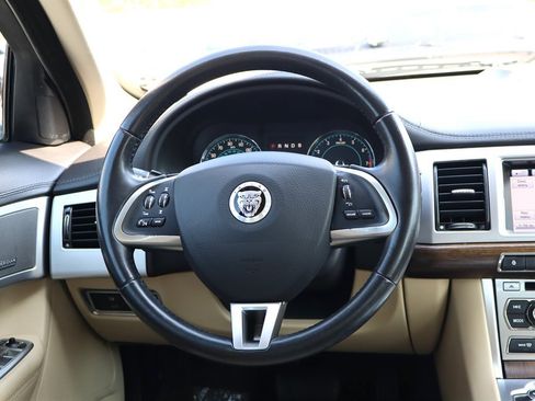 Used 2013 Jaguar XF RWD image 15