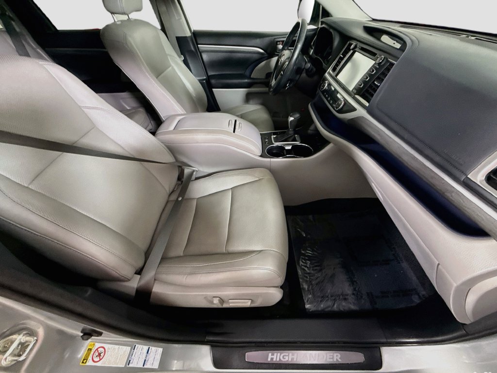Certified 2018 Toyota Highlander Limited AWD/4WD image 33