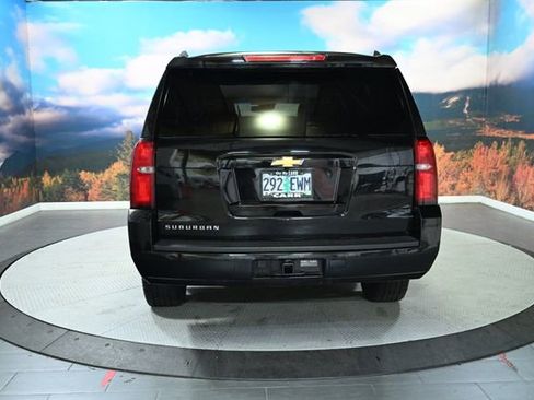Used 2018 Chevrolet Suburban LT image 6