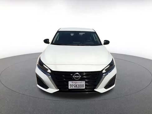 Used 2025 Nissan Altima 2.5 SV FWD image 4