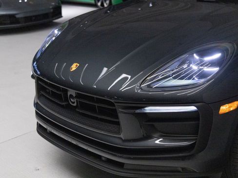 Certified 2026 Porsche Macan image 32