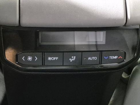 Used 2021 Toyota Highlander LE AWD/4WD image 25