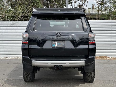 Used 2018 Toyota 4Runner TRD Off-Road AWD/4WD image 11