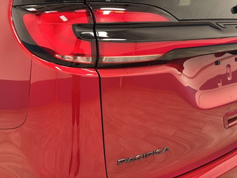 New 2027 Chrysler Pacifica Select FWD image 40