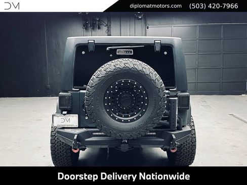 Used 2017 Jeep Wrangler Unlimited Rubicon w/ Connectivity Group AWD/4WD image 6