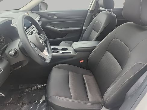 Used 2025 Nissan Altima 2.5 SV image 13