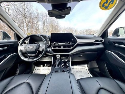 Used 2023 Toyota Highlander XLE image 20