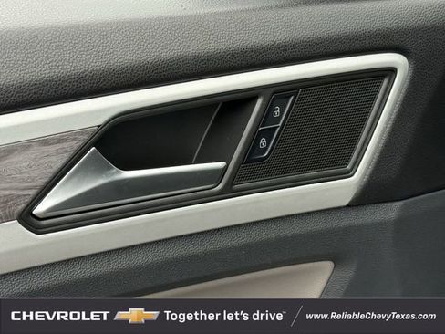 Used 2021 Volkswagen Atlas Cross Sport SE FWD image 26