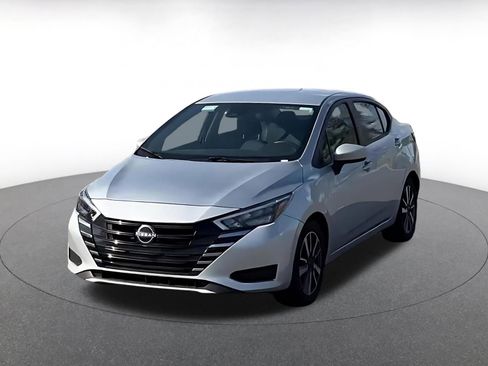 Used 2025 Nissan Versa SV image 8